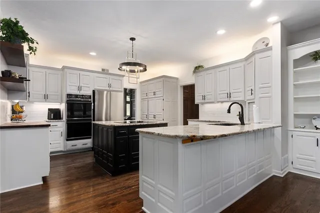 $825,000 | 6113 North Mattox Road, Kansas City, MO 64151