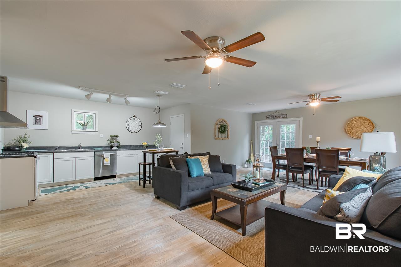 18653 Twin Beech Road South Fairhope, AL 36532 - Photo 4 of 21 Living Room