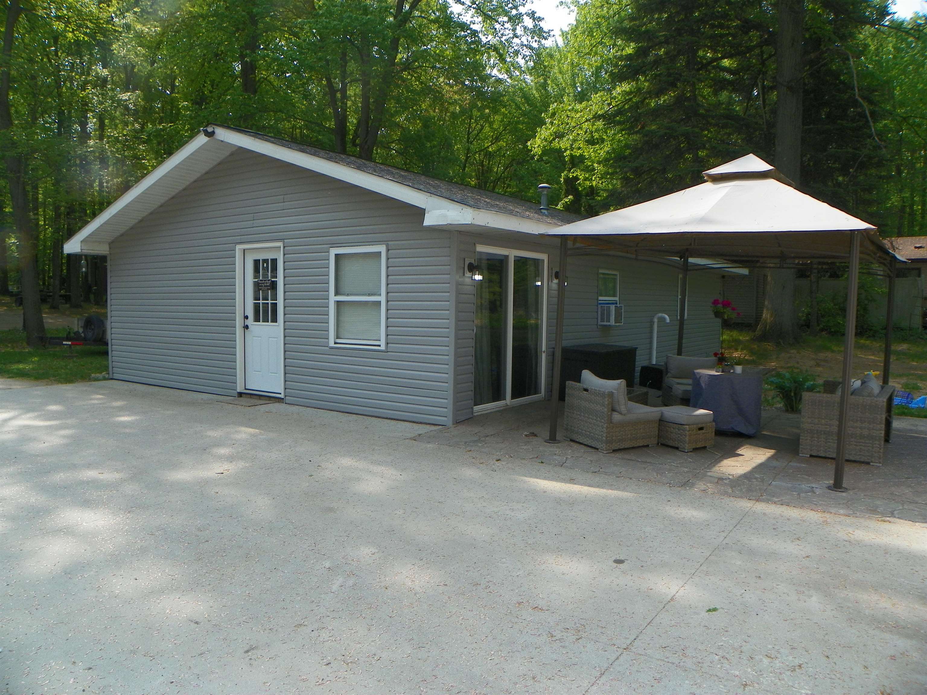 1265 Russell Street Harrison, MI 48625 - Photo 3 of 28