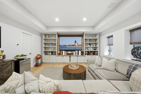 $4,000,000 | 11 Hydrangea Lane, Nantucket, MA 02554