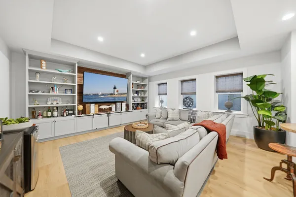 $4,000,000 | 11 Hydrangea Lane, Nantucket, MA 02554