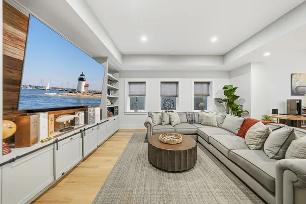 $4,000,000 | 11 Hydrangea Lane, Nantucket, MA 02554