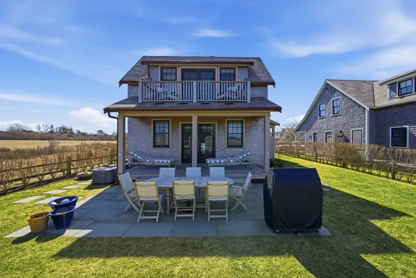 $4,000,000 | 11 Hydrangea Lane, Nantucket, MA 02554