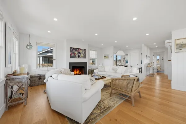 $4,000,000 | 11 Hydrangea Lane, Nantucket, MA 02554