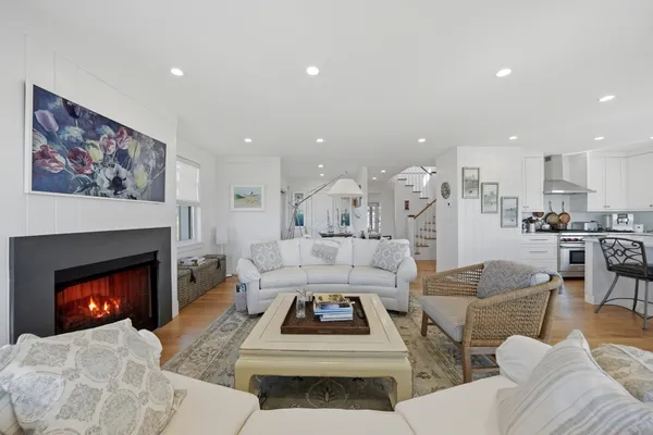 $4,000,000 | 11 Hydrangea Lane, Nantucket, MA 02554