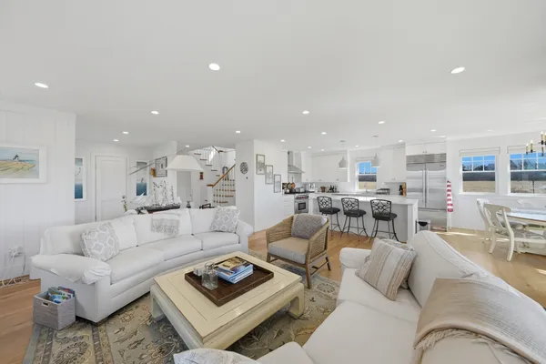 $4,000,000 | 11 Hydrangea Lane, Nantucket, MA 02554