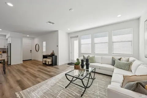 $950,000 | 2716-2718 Amora Circle, Santa Rosa, CA 95407