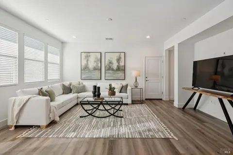 $950,000 | 2716-2718 Amora Circle, Santa Rosa, CA 95407