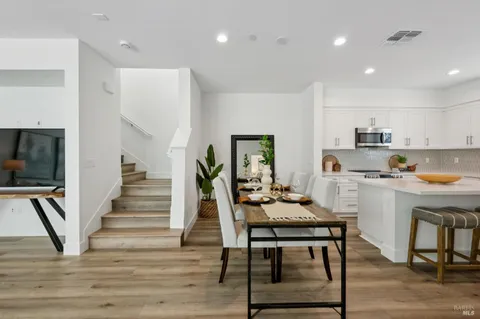 $950,000 | 2716-2718 Amora Circle, Santa Rosa, CA 95407