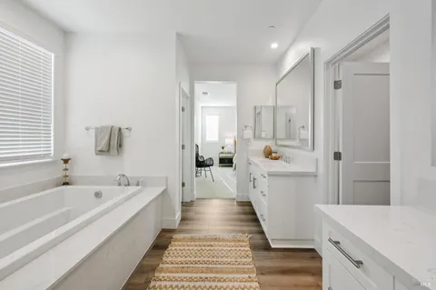 $950,000 | 2716-2718 Amora Circle, Santa Rosa, CA 95407