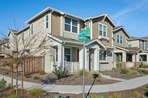 $950,000 | 2716-2718 Amora Circle, Santa Rosa, CA 95407