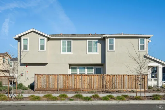 $950,000 | 2716-2718 Amora Circle, Santa Rosa, CA 95407