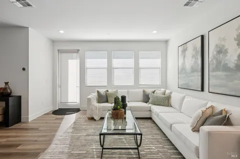 $950,000 | 2716-2718 Amora Circle, Santa Rosa, CA 95407