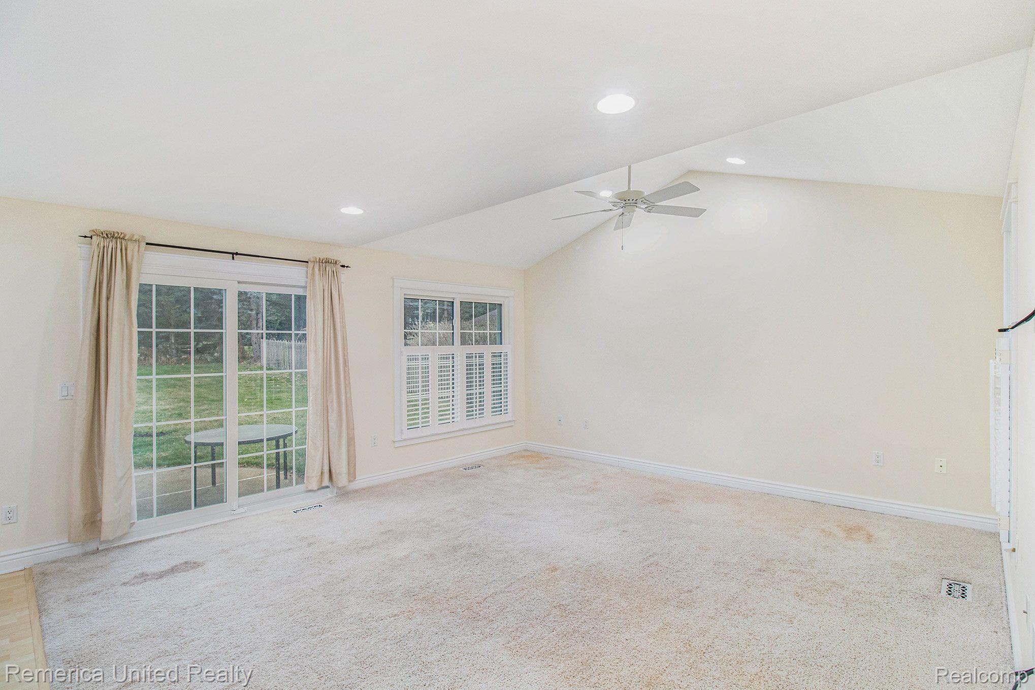 127 North Holcomb Road Clarkston, MI 48346 - Photo 7 of 27