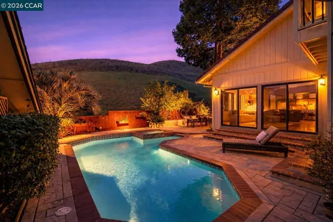 $2,198,800 | 951 Redwood Drive, Danville, CA 94506