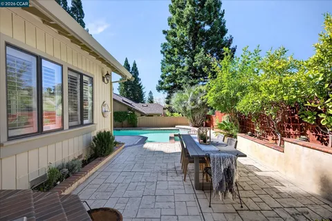 $2,198,800 | 951 Redwood Drive, Danville, CA 94506