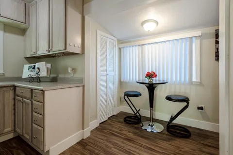 $4,950,000 | 717 Walnut Avenue, Burlingame, CA 94010