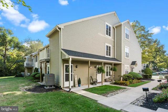 $292,500 | 801 East Parker Street, Unit B2, Langhorne, PA 19047