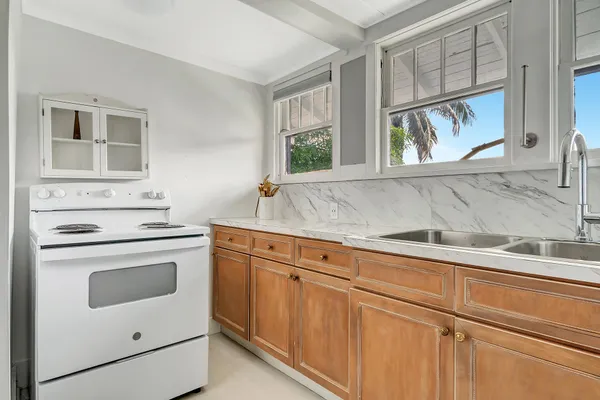 $2,400 | 515 46th Street, Unit 1, West Palm Beach, FL 33407