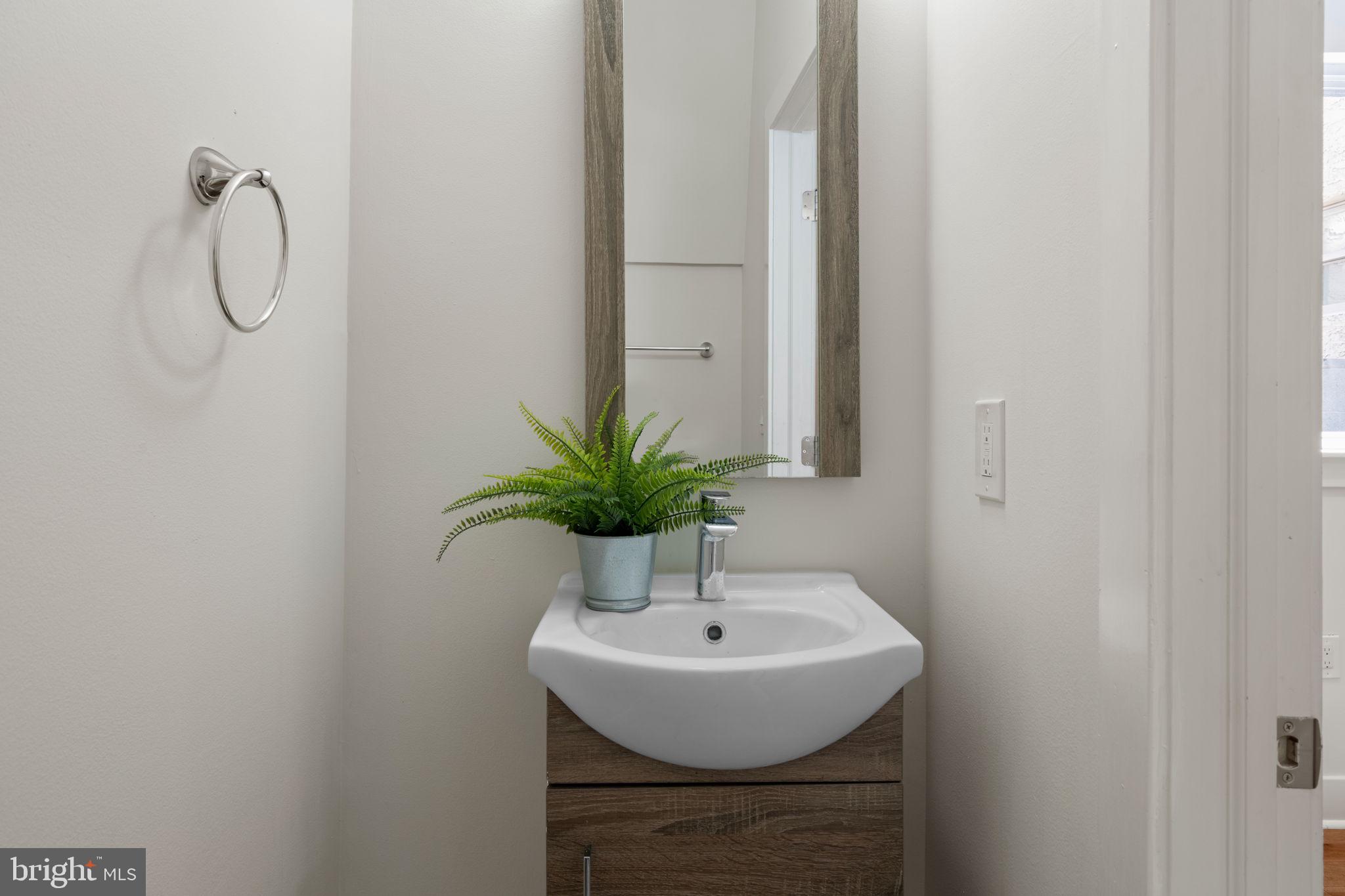 1125 South 24th Street Philadelphia, PA 19146 - Photo 15 of 55 1st Floor Half Bath