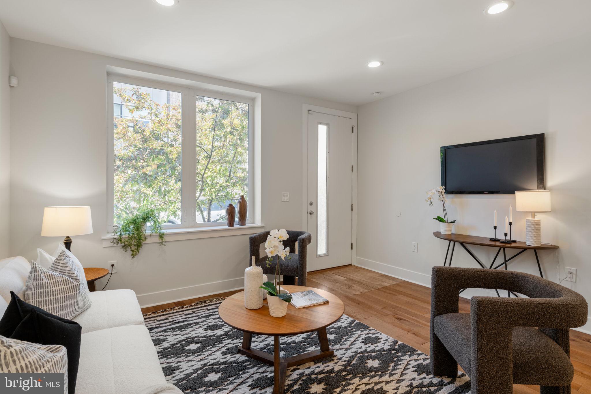 1125 South 24th Street Philadelphia, PA 19146 - Photo 3 of 55 Bright Living Room