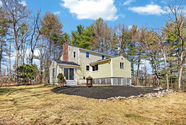 $699,900 | 27 Gilcreast Road, Londonderry, NH 03053