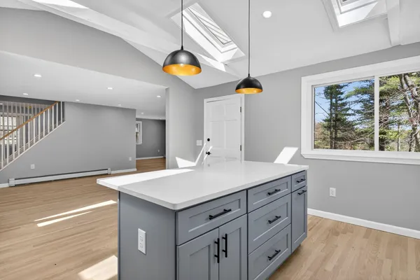 $699,900 | 27 Gilcreast Road, Londonderry, NH 03053