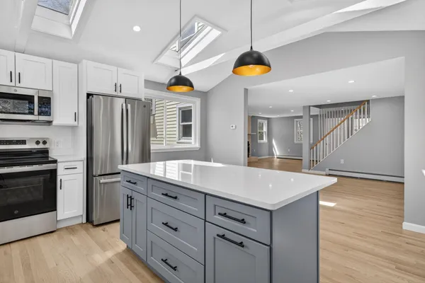 $699,900 | 27 Gilcreast Road, Londonderry, NH 03053