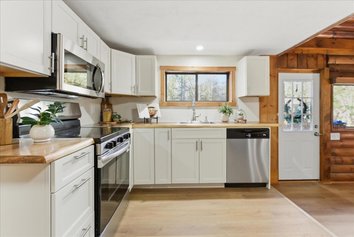 161 Grandview Road Limerick, ME 04048 - Photo 15 of 28 042-2_kitchen-3