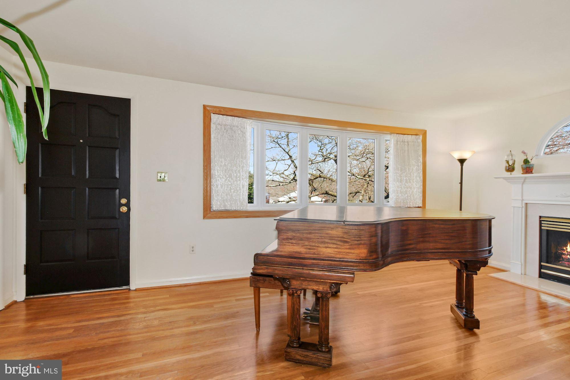 219 Rollingfield Road Catonsville, MD 21228 - Photo 3 of 29