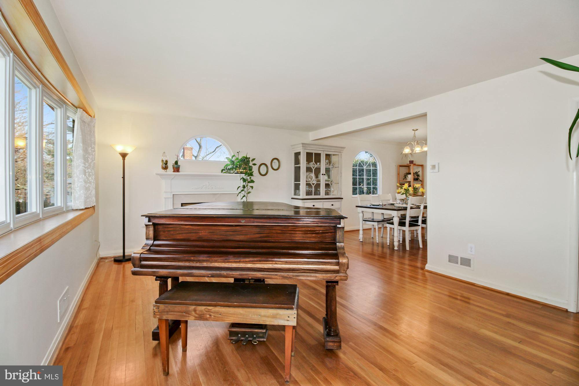 219 Rollingfield Road Catonsville, MD 21228 - Photo 5 of 29