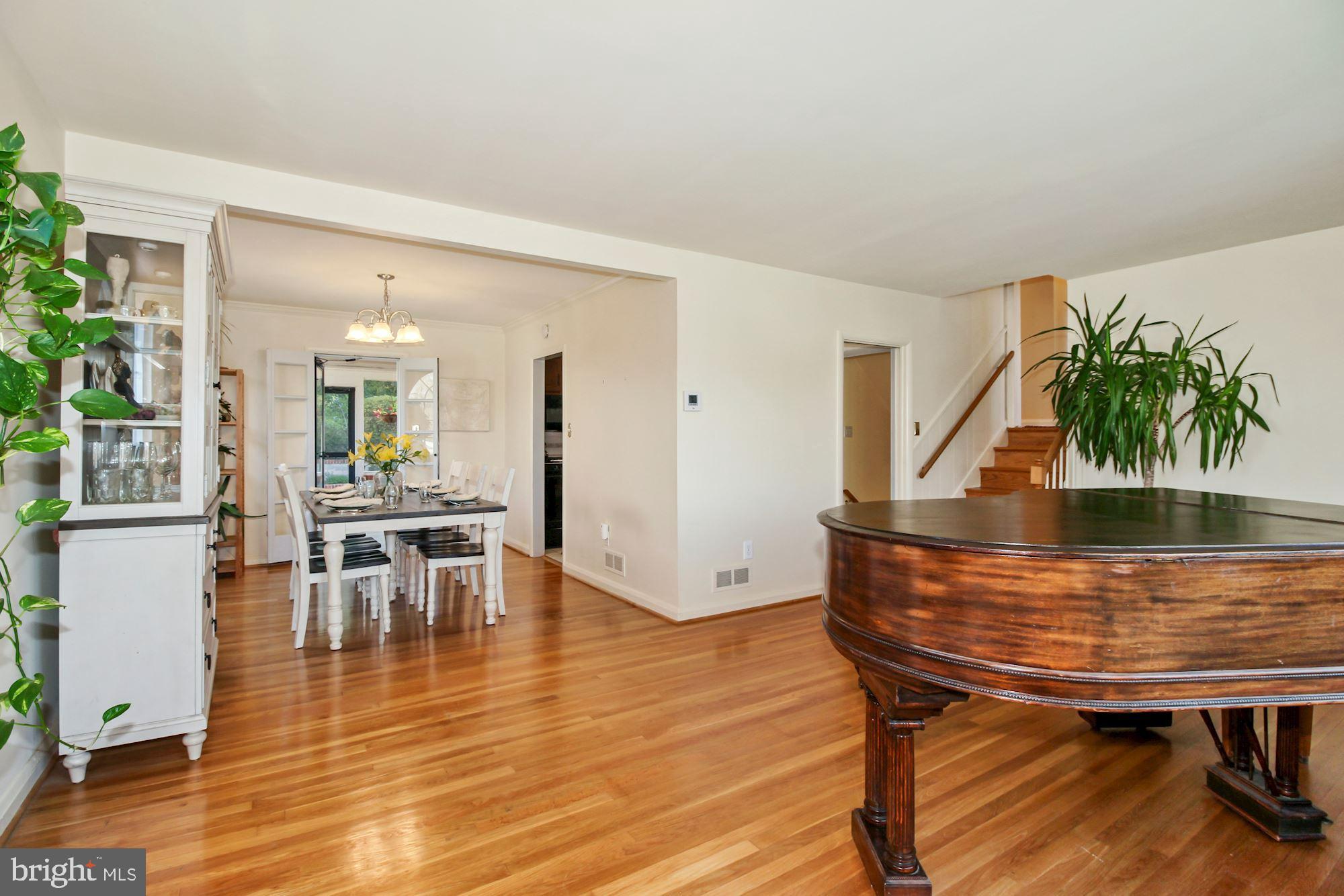 219 Rollingfield Road Catonsville, MD 21228 - Photo 7 of 29