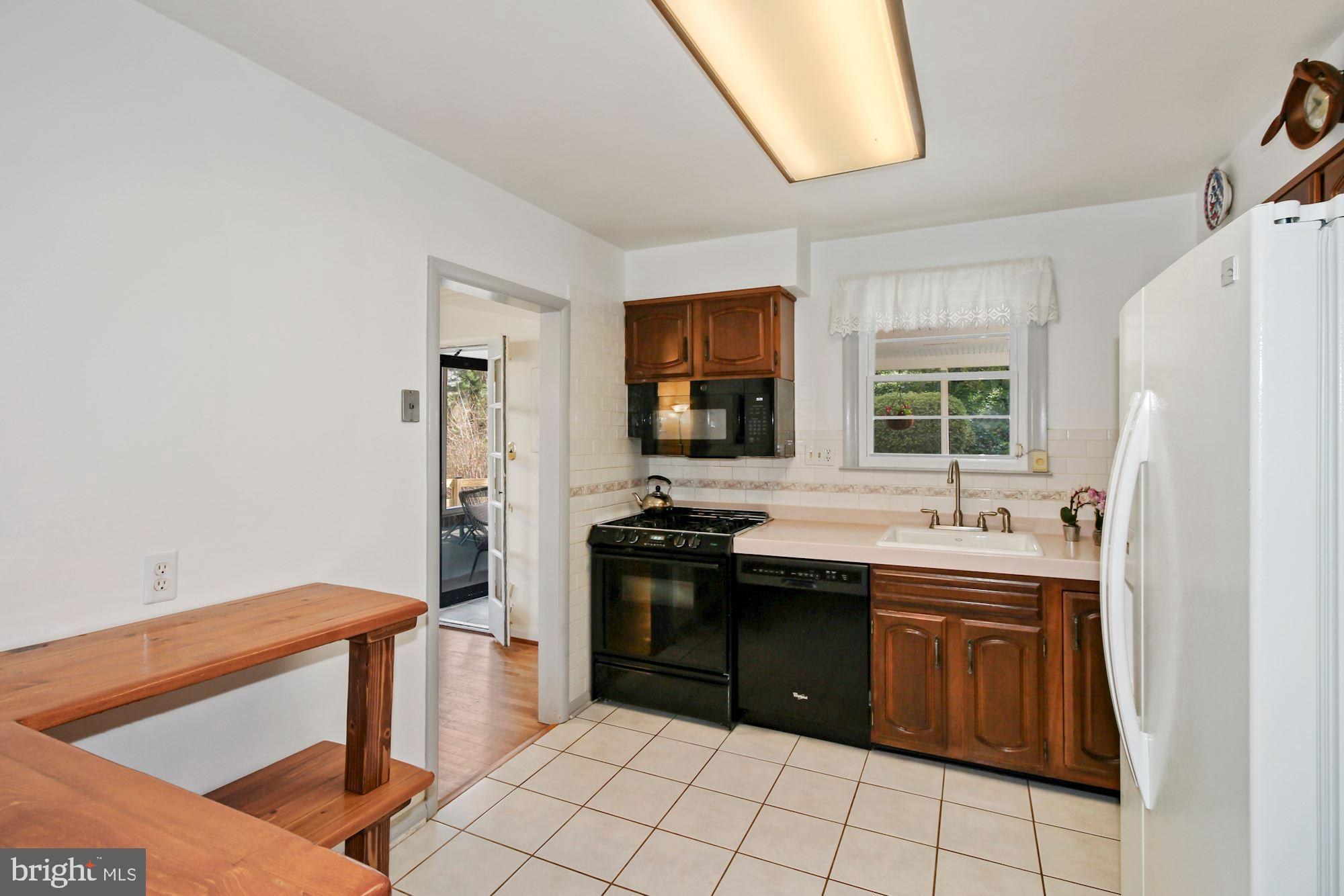 219 Rollingfield Road Catonsville, MD 21228 - Photo 10 of 29