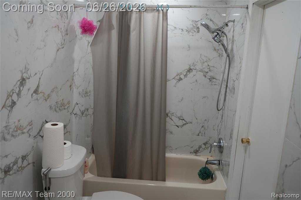 6426 Chase Road Dearborn, MI 48126 - Photo 23 of 35