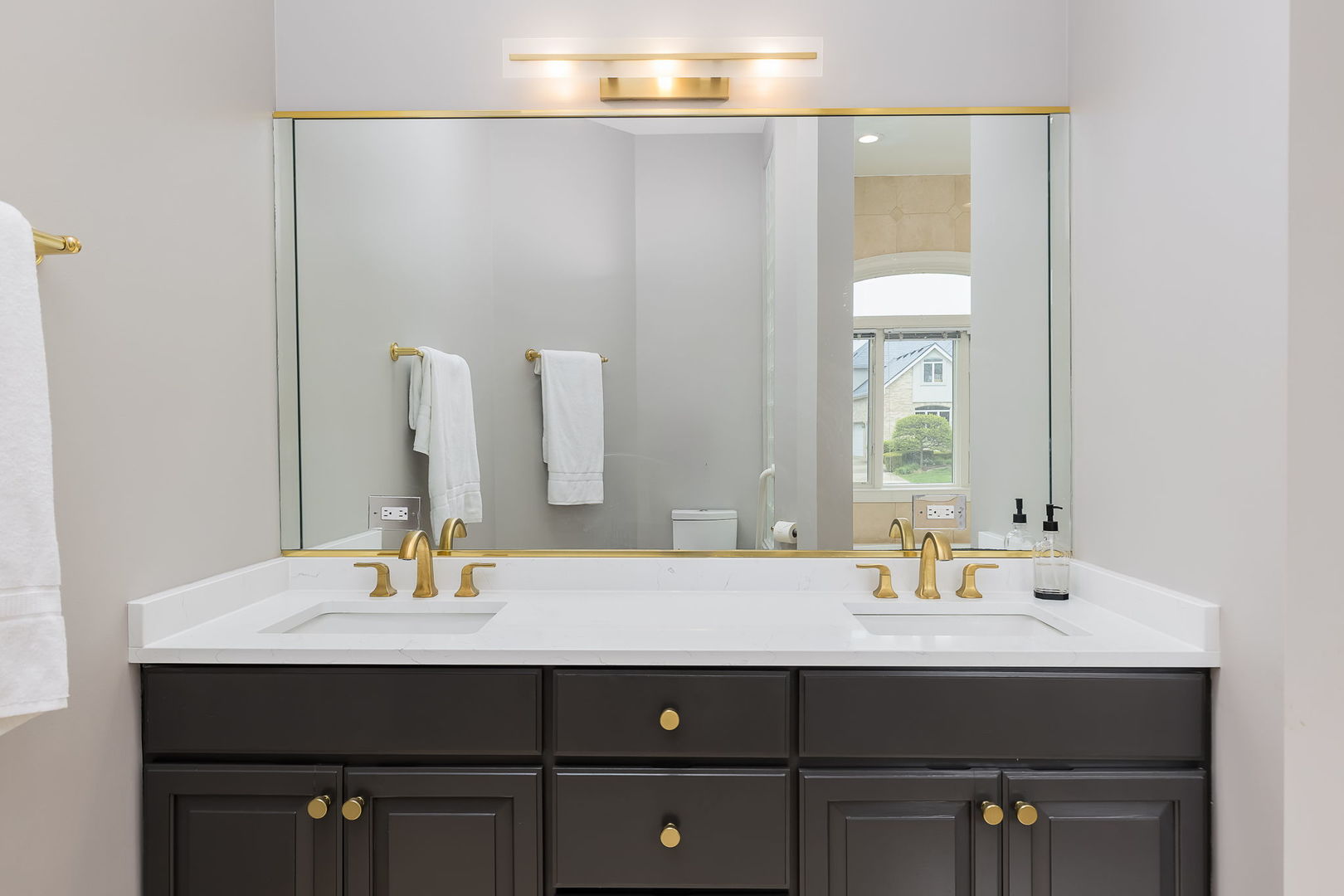 7 Loblolly Court Lemont, IL 60439 - Photo 22 of 45 a bathroom with a sink and a mirror