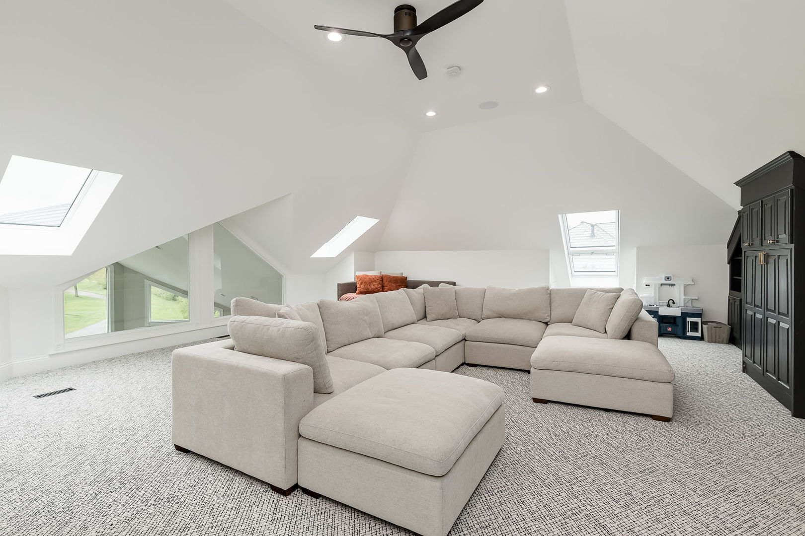 7 Loblolly Court Lemont, IL 60439 - Photo 28 of 45 a living room with furniture and a window