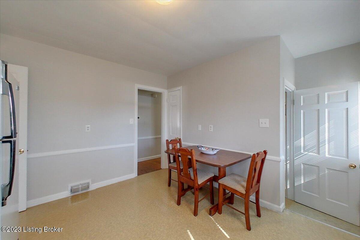 4322 Wingate Road Louisville, KY 40207 - Photo 12 of 33 Eat-In Kitchen