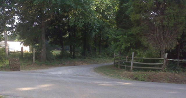 431 Keeble Road Maryville, TN 37804 - Photo 3 of 34 Gravel Drive Entrance from Keeble