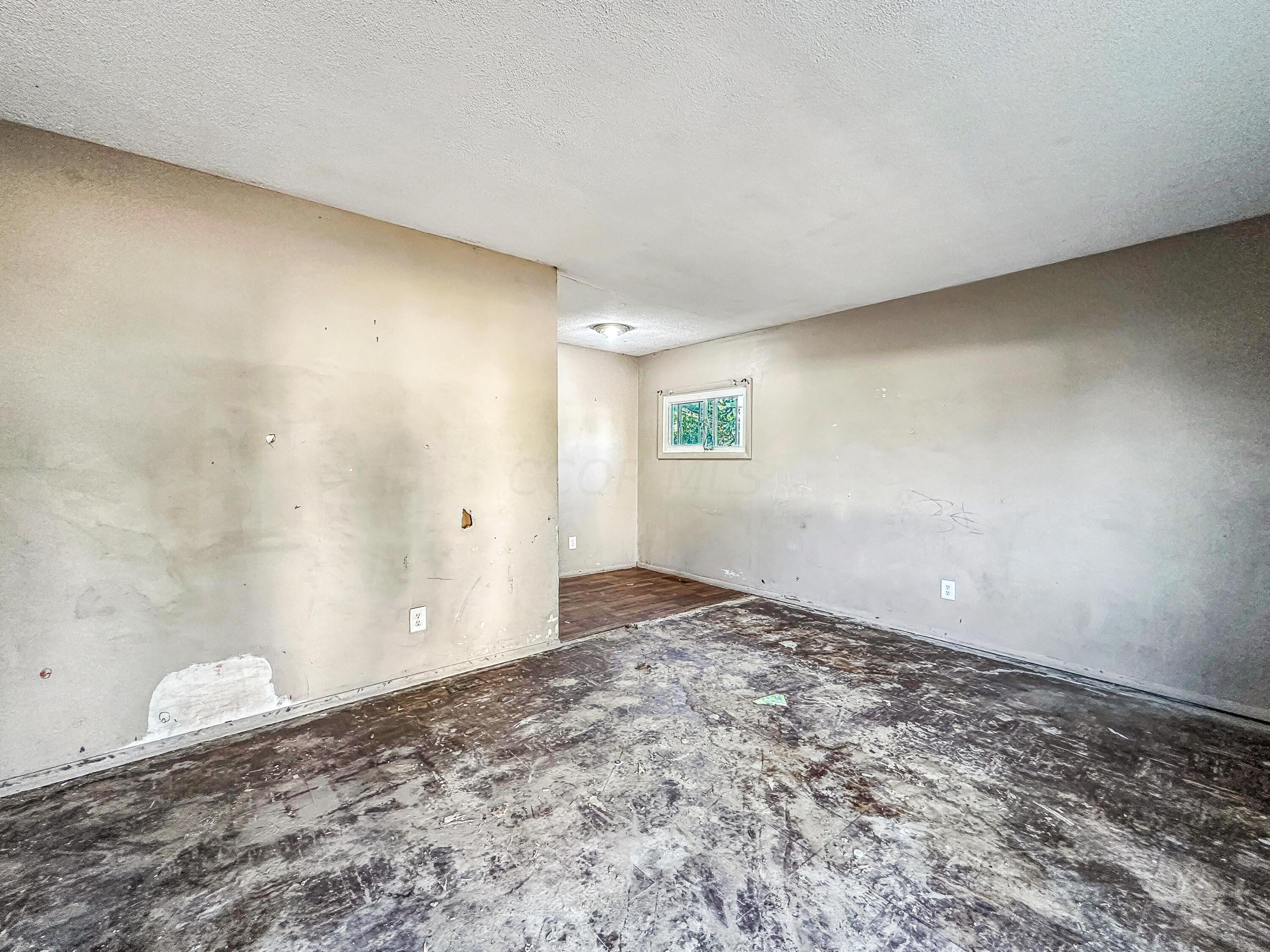 681 Demorest Road Columbus, OH 43204 - Photo 5 of 18 IMG_5400