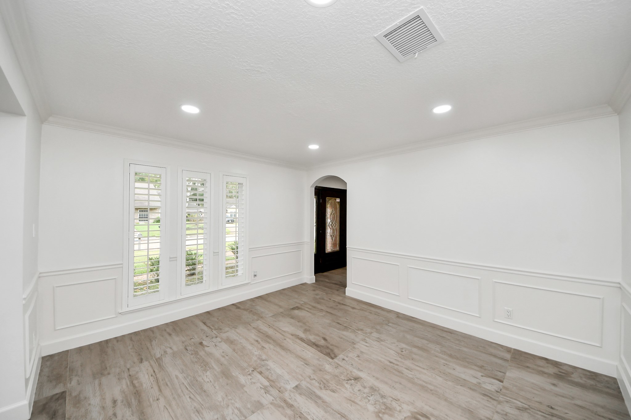 1719 Saddlecreek Drive Houston, TX 77090 - Photo 17 of 38 View of the dining room