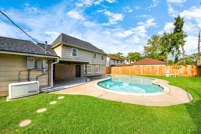 $3,100 | 1719 Saddlecreek Drive, Houston, TX 77090