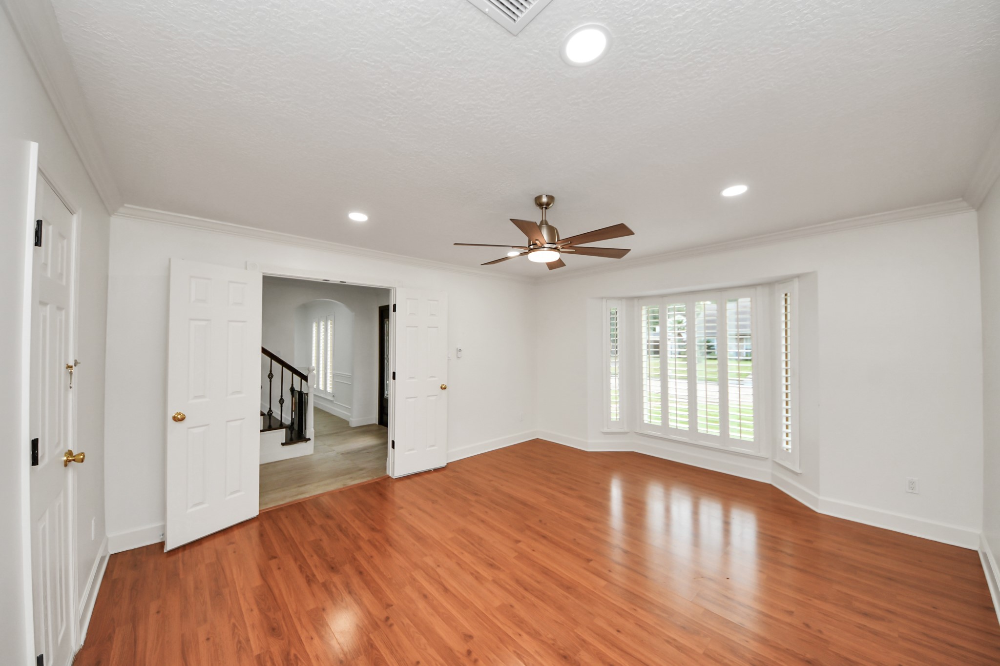 1719 Saddlecreek Drive Houston, TX 77090 - Photo 9 of 38 Mother in-law suite/master bedroom/Flex space