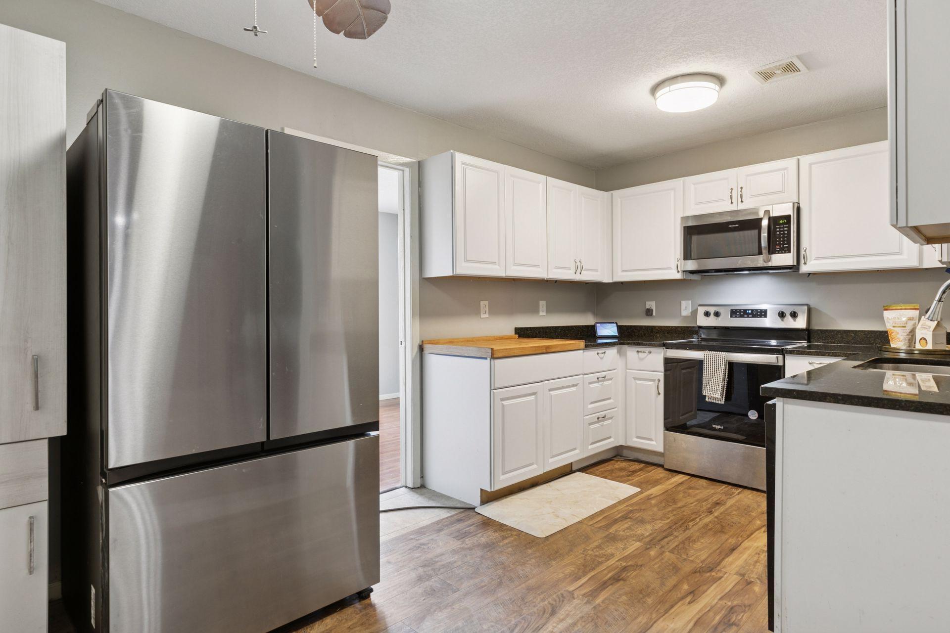 1627 Christie Place St. Paul, MN 55106 - Photo 12 of 33