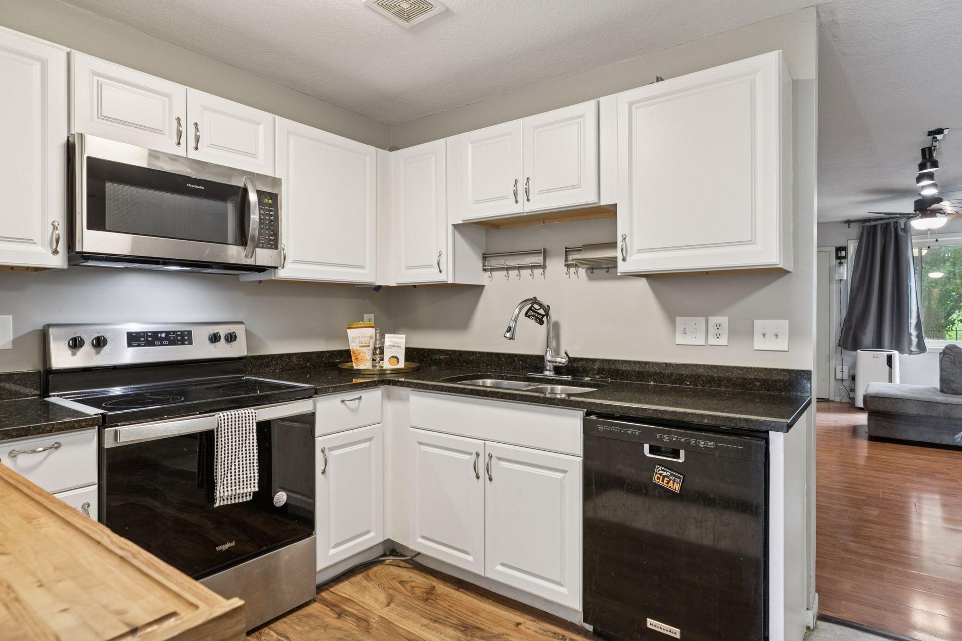 1627 Christie Place St. Paul, MN 55106 - Photo 14 of 33