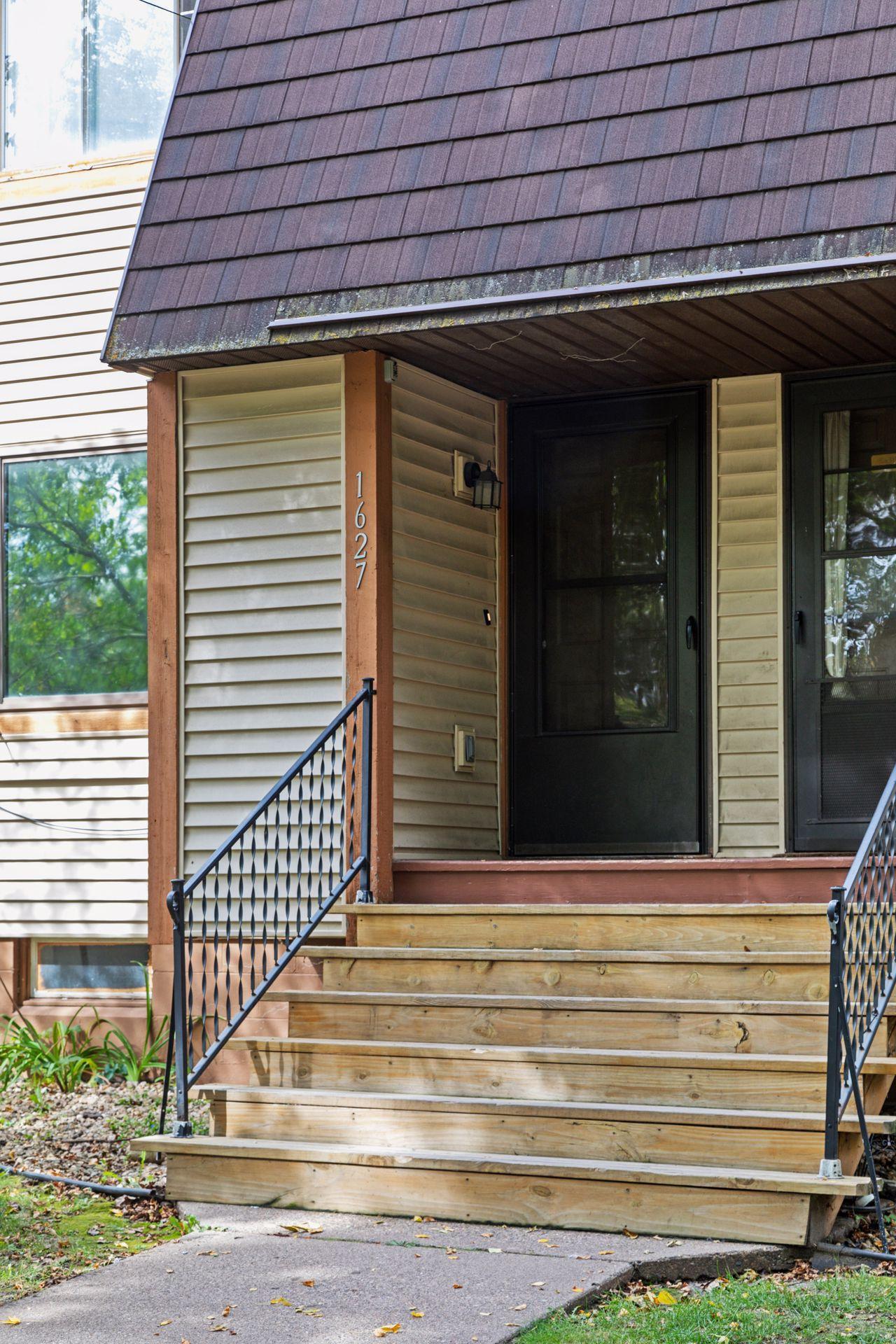 1627 Christie Place St. Paul, MN 55106 - Photo 3 of 33