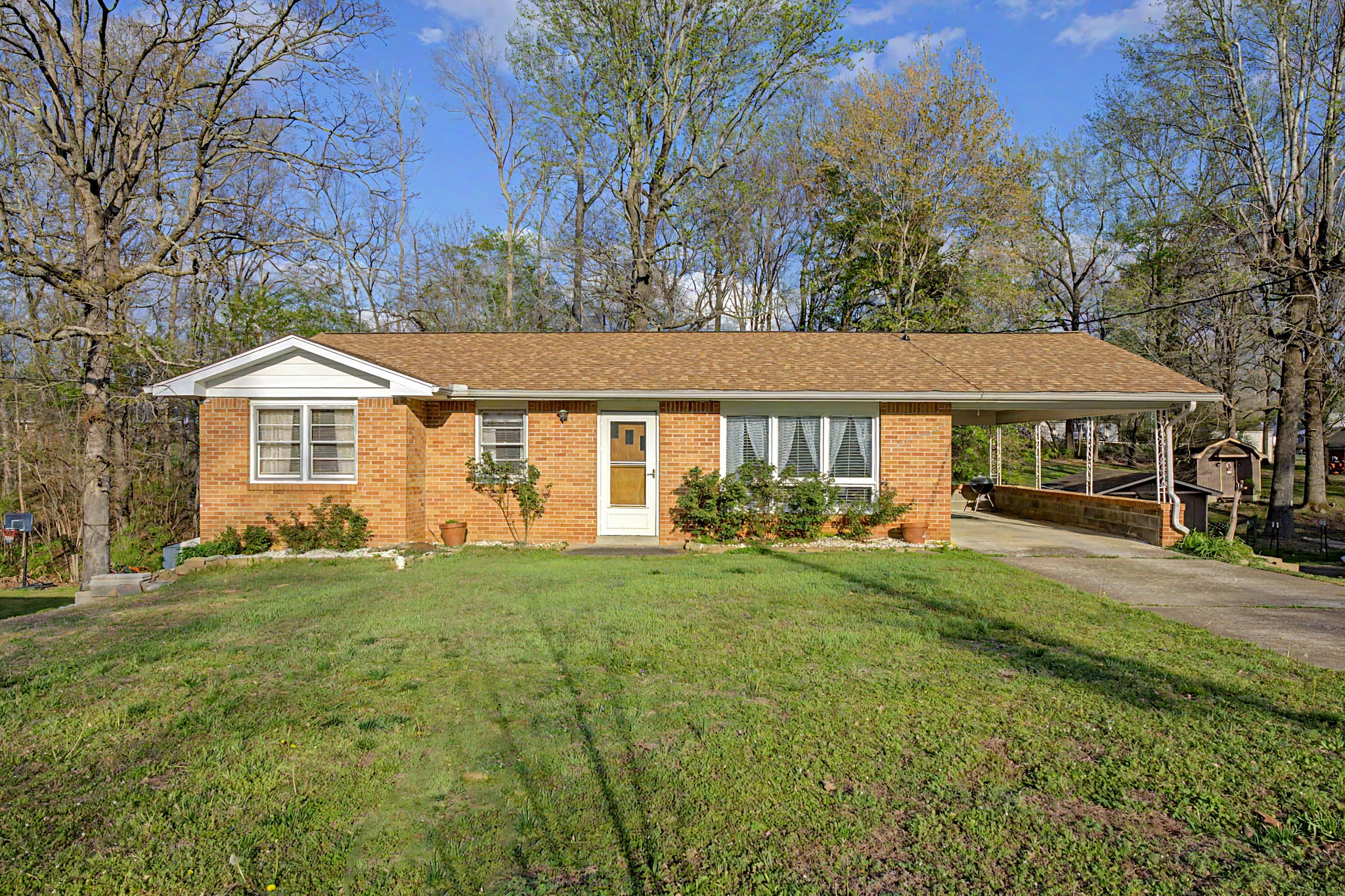 109 Carter Road Paris, TN 38242 - Photo 2 of 16