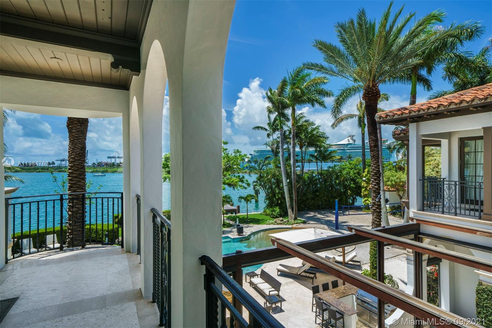 10 Palm Avenue Miami Beach, FL 33139 - Photo 14 of 42 a view of a balcony with plants and wooden floor