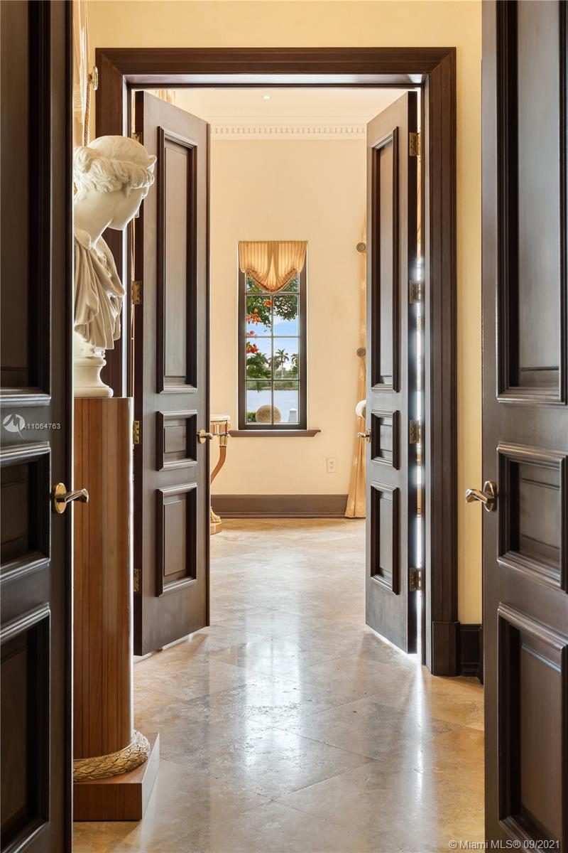 10 Palm Avenue Miami Beach, FL 33139 - Photo 22 of 42 a view of a entryway with wooden floor