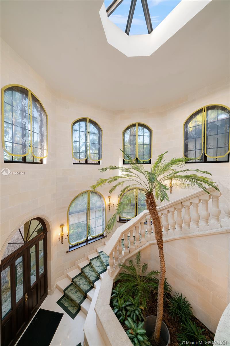 10 Palm Avenue Miami Beach, FL 33139 - Photo 32 of 42 a bedroom with two beds and painting on the wall