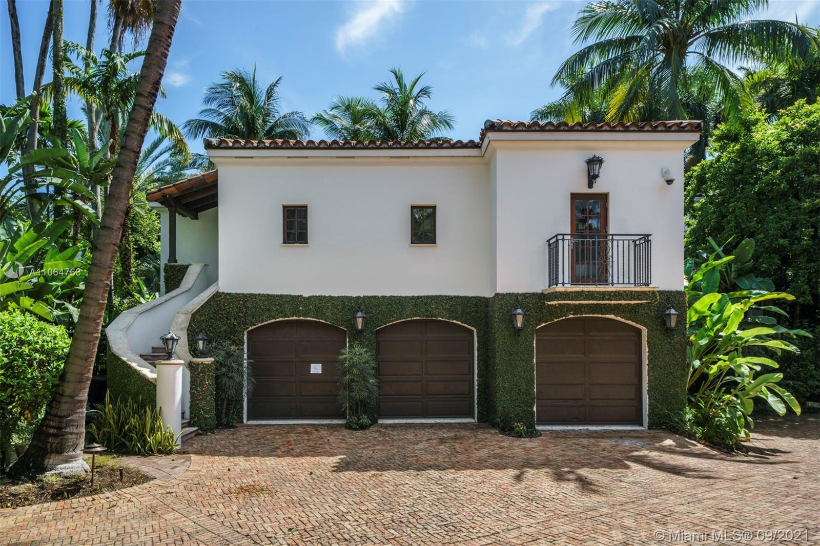 10 Palm Avenue Miami Beach, FL 33139 - Photo 10 of 42 a front view of a house with plants